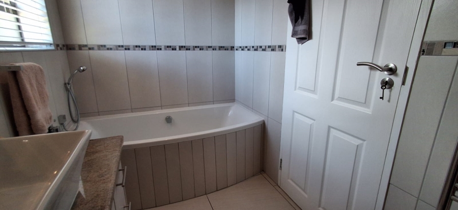 2 Bedroom Property for Sale in Hartenbos Landgoed Western Cape